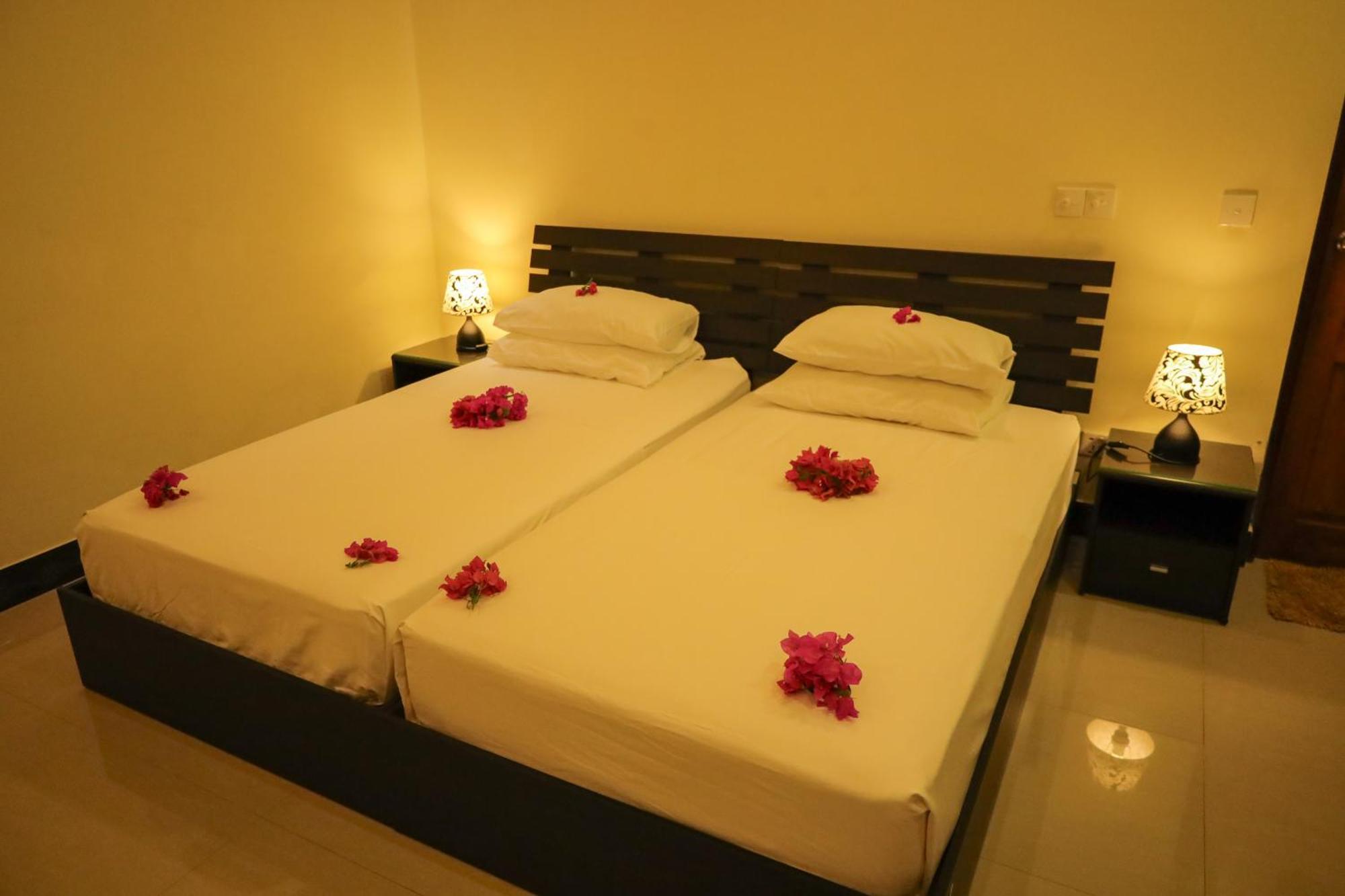 Charming Holiday Lodge- Addu Atoll Meedhoo, Maldives Eksteriør billede