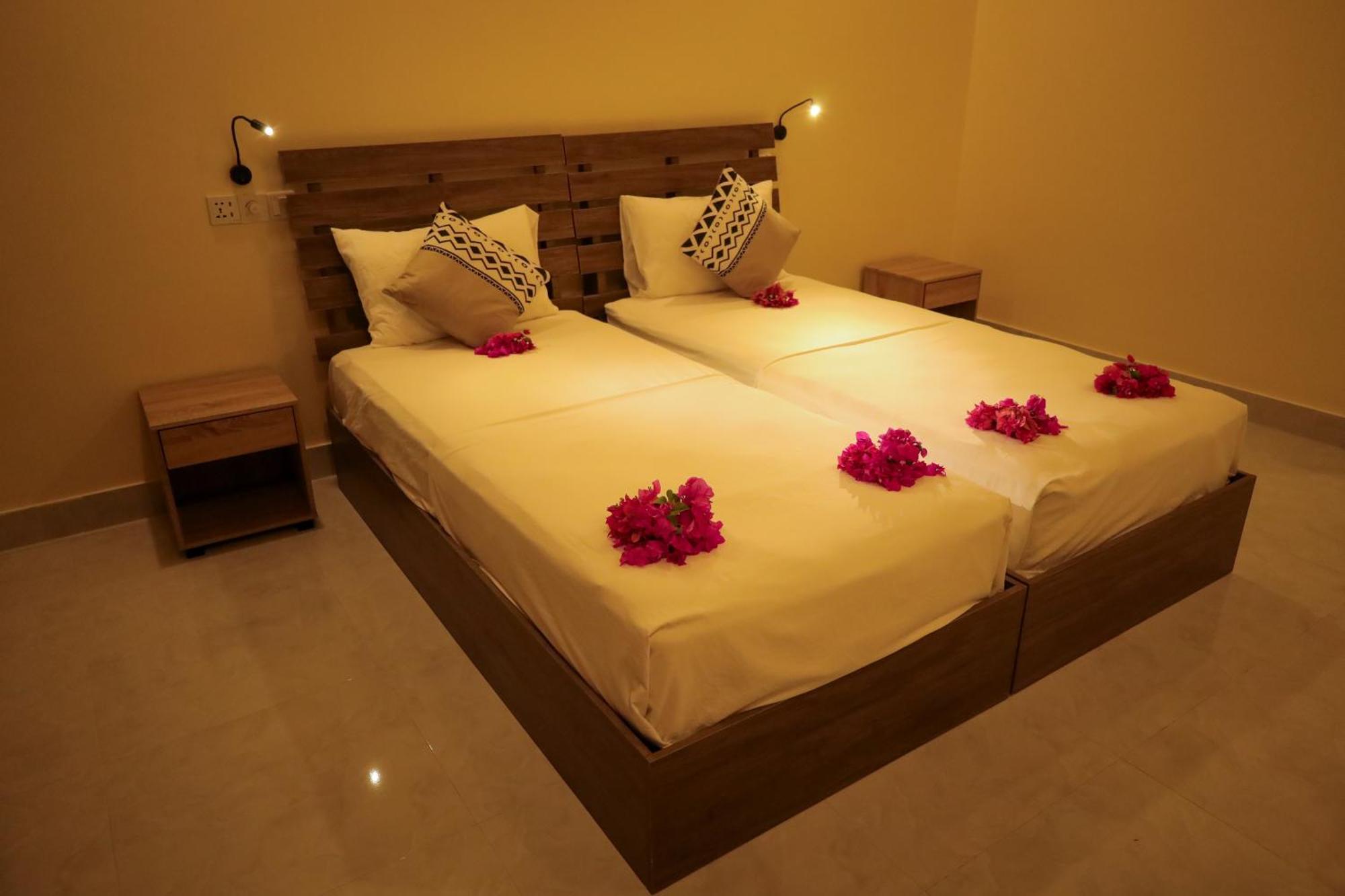 Charming Holiday Lodge- Addu Atoll Meedhoo, Maldives Eksteriør billede