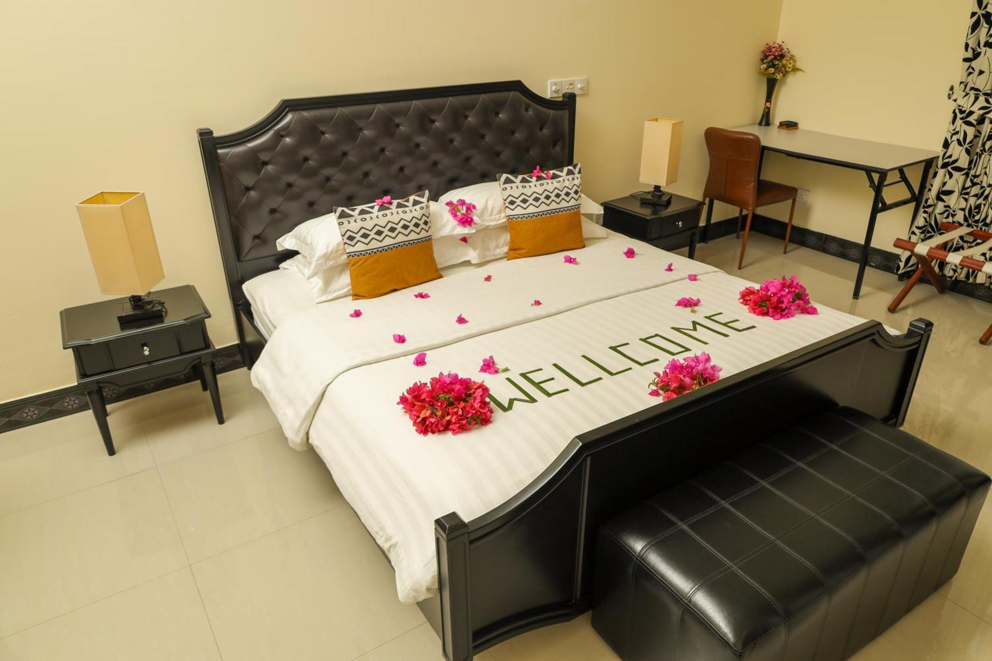 Charming Holiday Lodge- Addu Atoll Meedhoo, Maldives Eksteriør billede